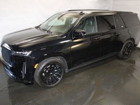 Certified 2022 Cadillac Escalade ESV Sport Platinum w/ LPO, ONYX Package AWD/4WD image 2