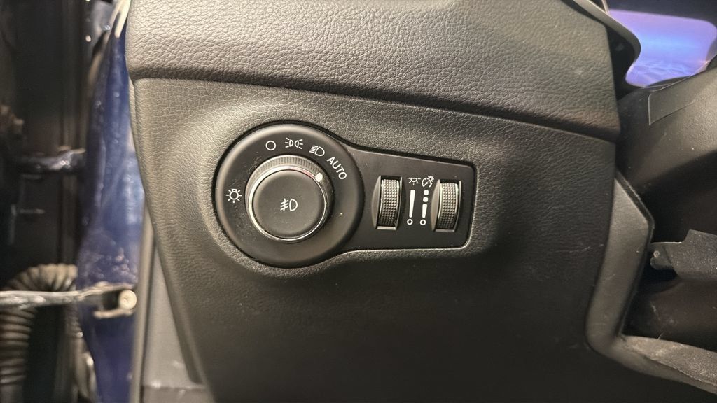 Used 2018 Jeep Compass Latitude w/ Popular Equipment Group AWD/4WD image 14