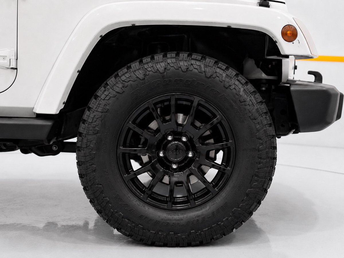 Used 2018 Jeep Wrangler Unlimited Sahara AWD/4WD image 9