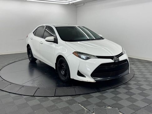 Used 2017 Toyota Corolla LE w/ Carpet Mat Package (TMS) FWD image 4