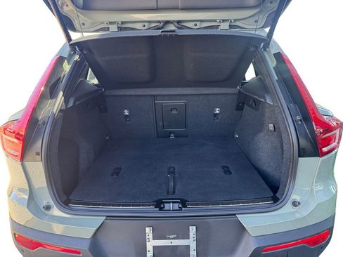 Used 2025 Volvo XC40 B5 Plus AWD/4WD image 6