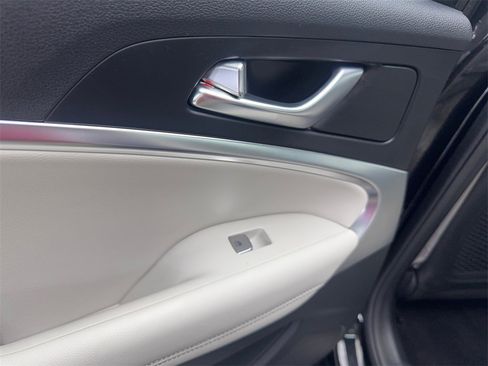 Used 2025 Genesis G70 2.5T image 38