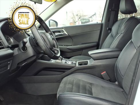 Used 2024 Mitsubishi Outlander SE image 11