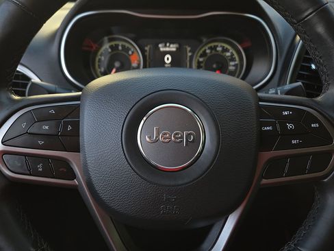 Used 2019 Jeep Cherokee Latitude Plus image 20