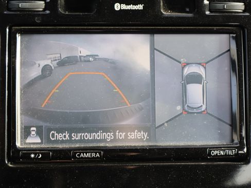 Used 2015 Nissan Leaf SL w/ Premium Package image 24