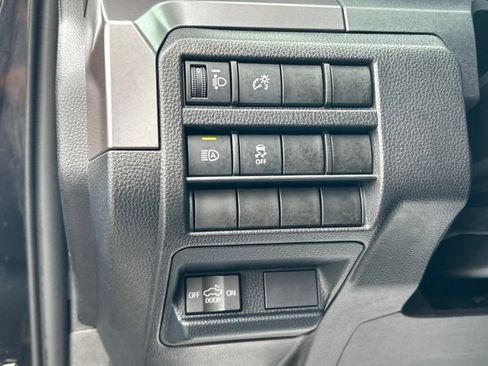 Used 2025 Toyota Tacoma TRD Sport AWD/4WD image 28