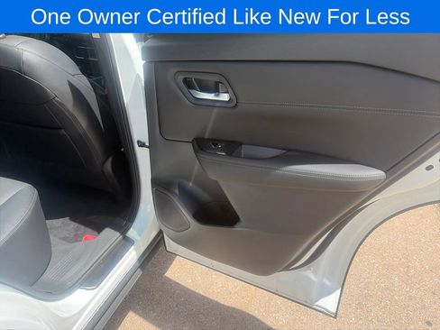 Used 2025 Nissan Rogue SL AWD/4WD image 14