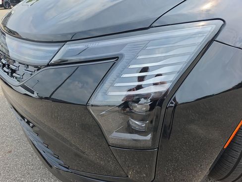 New 2027 Chrysler Pacifica Limited AWD/4WD image 36