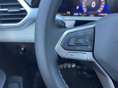 New 2025 Volkswagen Taos SE image 28