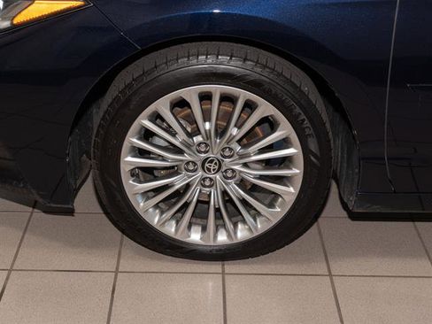 Used 2021 Toyota Avalon Limited image 5