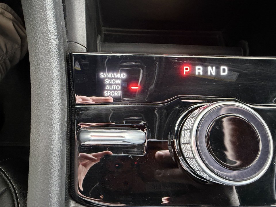 Used 2025 Jeep Grand Cherokee Limited AWD/4WD image 27