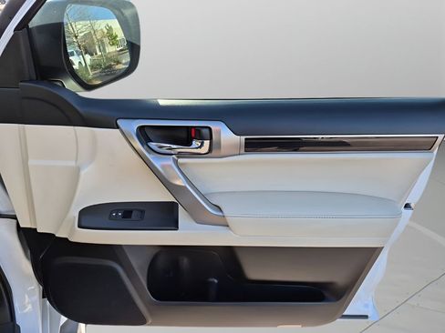 Used 2023 Lexus GX 460 Luxury w/ Sport Design Package image 13