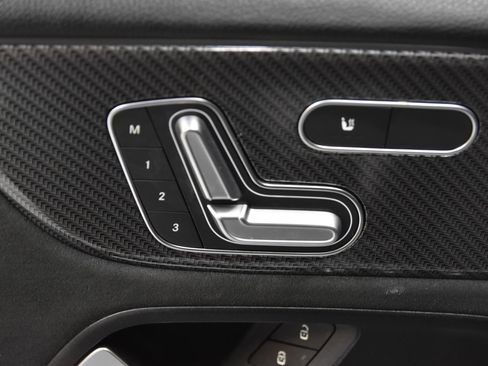 Used 2023 Mercedes-Benz GLB 250 image 18