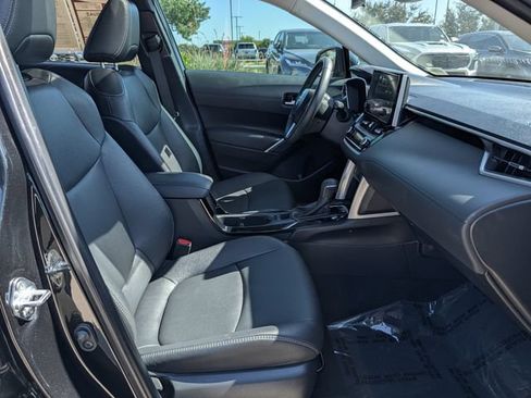 Used 2024 Toyota Corolla Cross XLE w/ Convenience Package FWD image 32