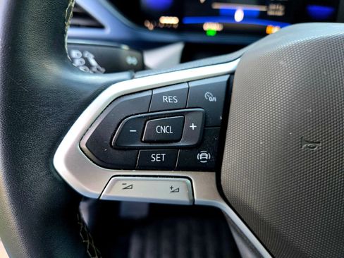 Used 2022 Volkswagen Taos SE image 11