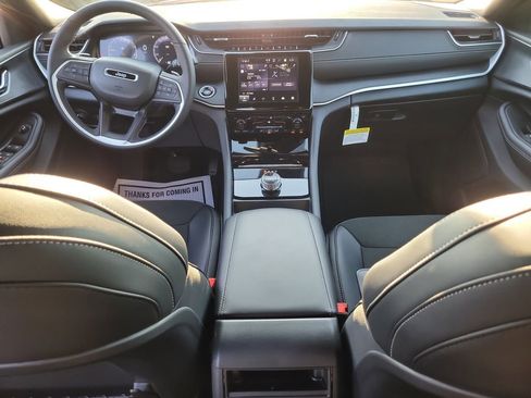 New 2025 Jeep Grand Cherokee Altitude image 12