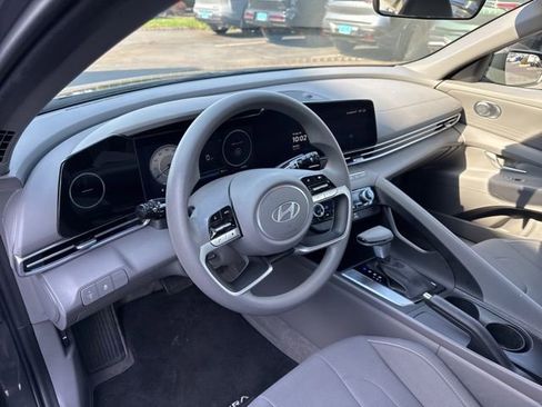 Used 2024 Hyundai Elantra SEL FWD image 7
