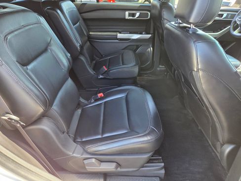 Certified 2021 Ford Explorer XLT w/ Equipment Group 202A RWD image 15