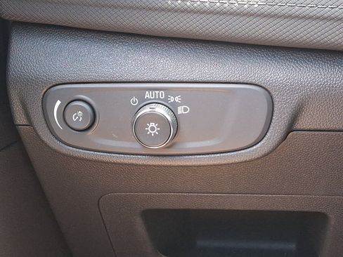 Used 2025 Chevrolet TrailBlazer LT w/ LT Cold Weather Package AWD/4WD image 22