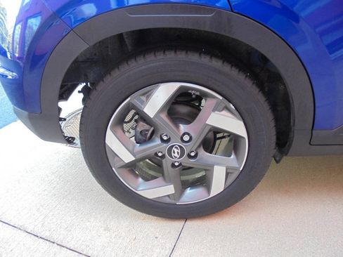 Used 2024 Hyundai Venue Limited FWD image 23