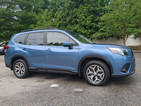 Used 2023 Subaru Forester Premium AWD/4WD image 2