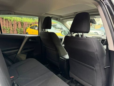 Used 2018 Toyota RAV4 XLE w/ Plus Extra Value Package AWD/4WD image 18