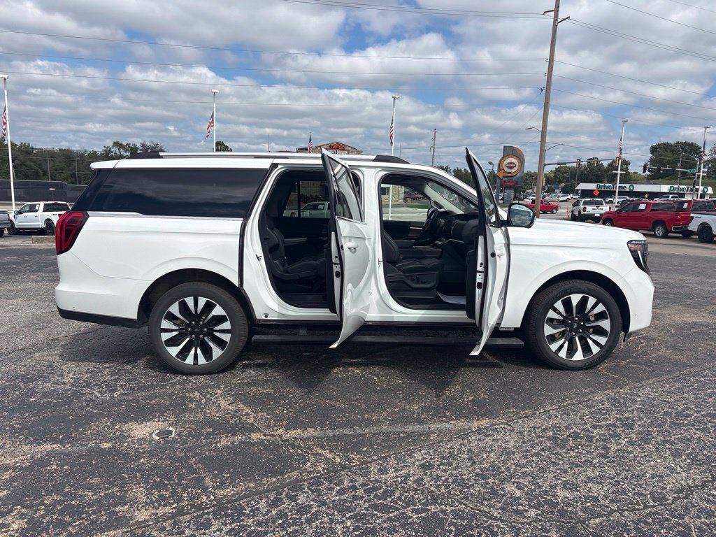 Used 2025 Ford Expedition Max Platinum w/ Driver's Package AWD/4WD image 8