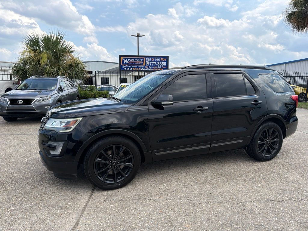 Used 2017 Ford Explorer XLT w/ Equipment Group 202A FWD image 5