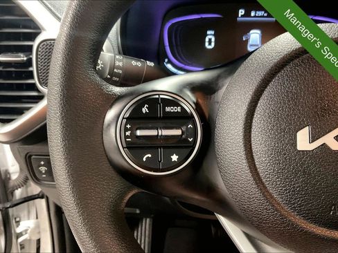 Used 2025 Kia Soul LX w/ LX Technology Package FWD image 24