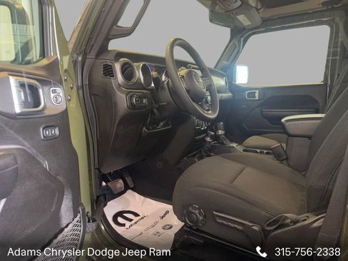 Used 2023 Jeep Gladiator Sport AWD/4WD image 12