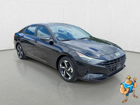 Used 2023 Hyundai Elantra SEL w/ Convenience Package image 3
