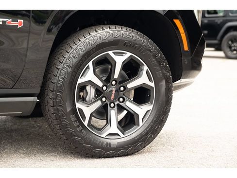 New 2026 GMC Yukon XL AT4 w/ AT4 Premium Plus Package AWD/4WD image 10