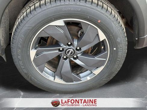 Used 2025 Nissan Rogue SV FWD image 30
