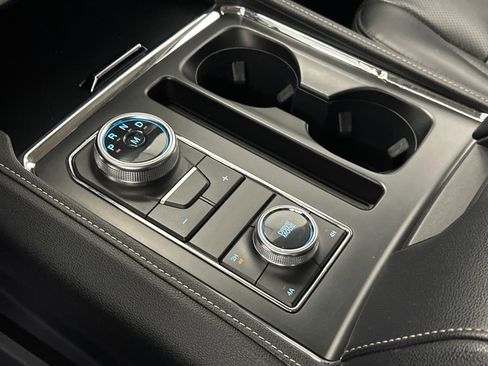 Used 2023 Ford Expedition XLT image 34