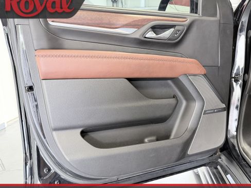 Used 2023 GMC Yukon XL Denali Ultimate AWD/4WD image 9