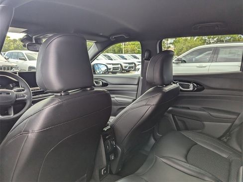 New 2026 Jeep Compass Latitude image 9