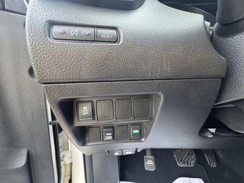 Used 2019 Nissan Rogue Sport S image 16