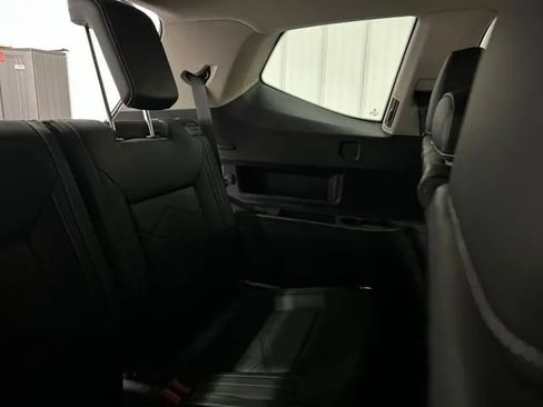 Used 2024 Volkswagen Atlas SE AWD/4WD image 18
