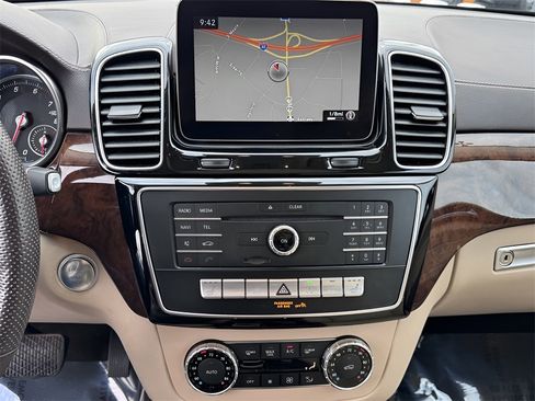 Used 2019 Mercedes-Benz GLS 450 4MATIC image 7