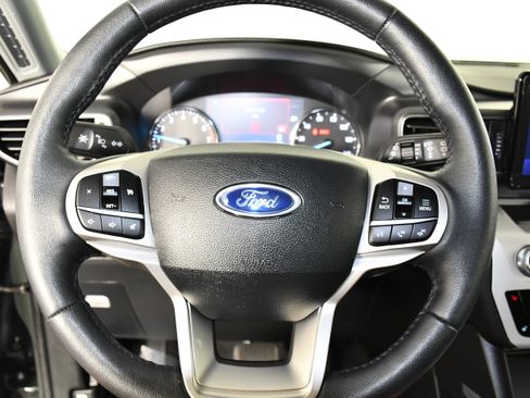 Used 2024 Ford Explorer XLT w/ Equipment Group 202A AWD/4WD image 19