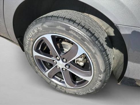 Used 2019 Buick Enclave Essence w/ LPO, Sport Appearance Package FWD image 9