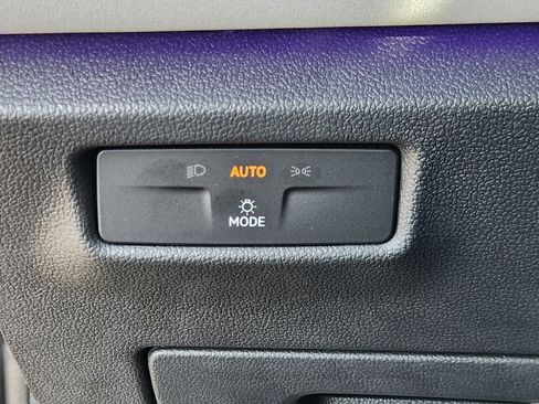 Certified 2025 Volkswagen Tiguan SE image 24