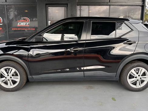 Used 2021 Nissan Kicks S FWD image 2