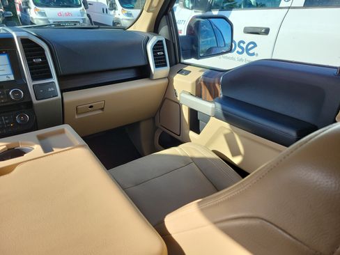 Used 2017 Ford F150 Lariat w/ Equipment Group 501A Mid RWD image 12