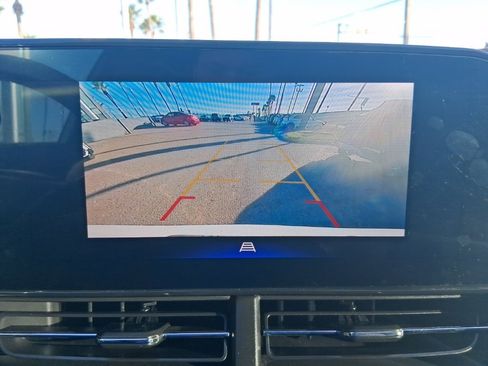 Used 2025 Chevrolet Trax LT w/ Driver Confidence Package image 8