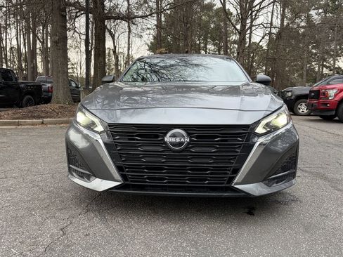 Used 2025 Nissan Altima 2.5 SV image 8