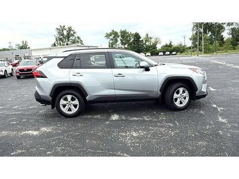 Certified 2020 Toyota RAV4 XLE w/ XLE Grade Weather Package AWD/4WD image 10