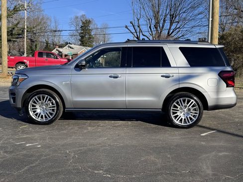 Used 2024 Ford Expedition Limited image 2