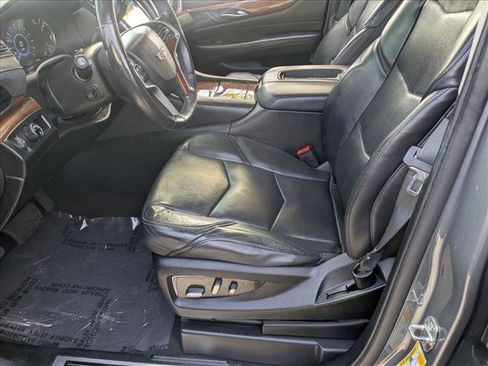 Used 2019 Cadillac Escalade ESV Luxury image 14