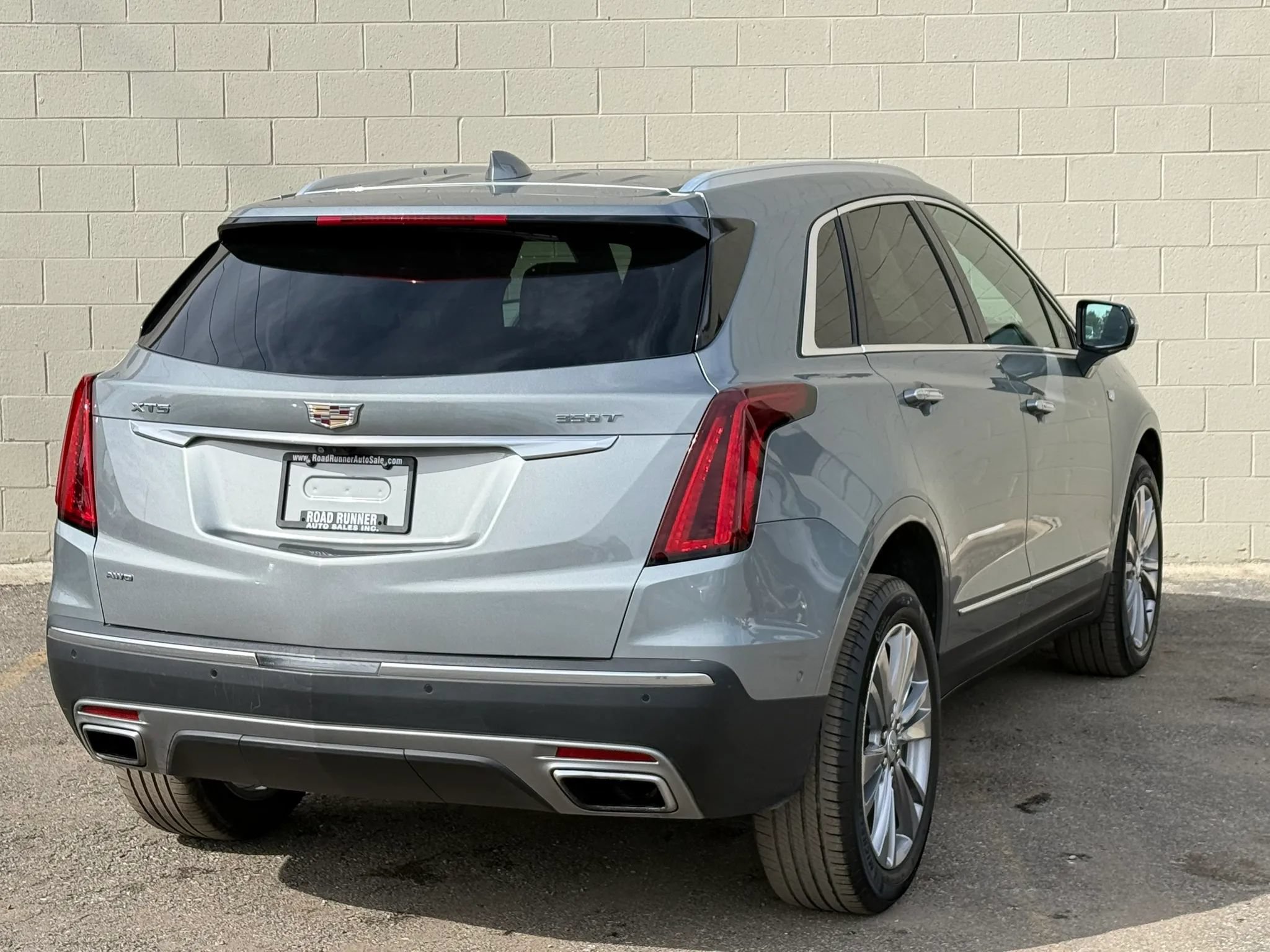 Used 2023 Cadillac XT5 Premium Luxury w/ Technology Package AWD/4WD image 9